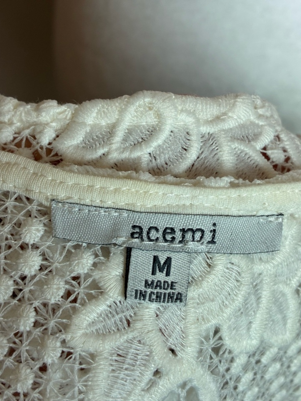 Acemi Lace Sleeveless Tank Top in Cream Size Medium - Picture 2 of 7